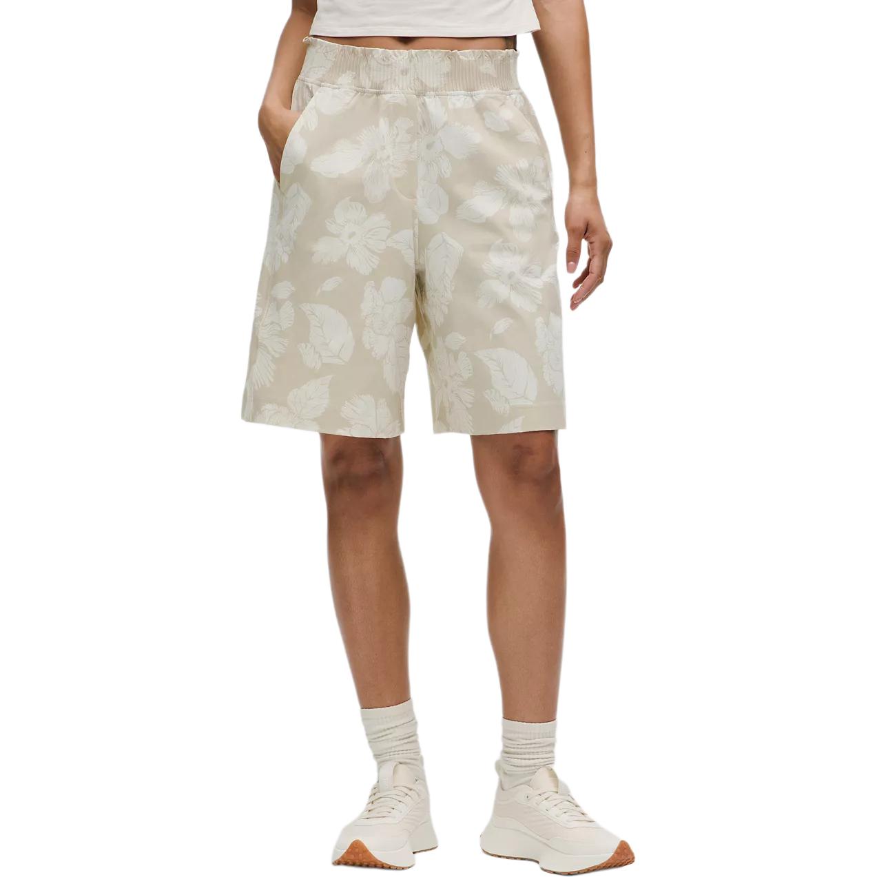 Женские шорты Casual High Rise с эластичным поясом-рюшем Lululemon, carved flower bone multi
Женские шорты Casual High Rise с эластичным поясом-рюшем Lululemon, carved flower bone multi