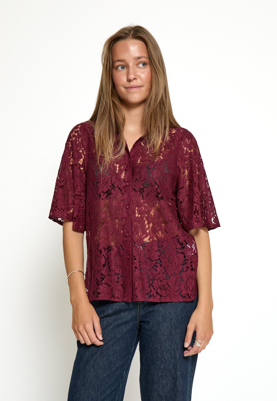 Блуза PEPPERCORN LOLA, Tawny Port/Bordeaux
Блуза PEPPERCORN LOLA, Tawny Port/Bordeaux