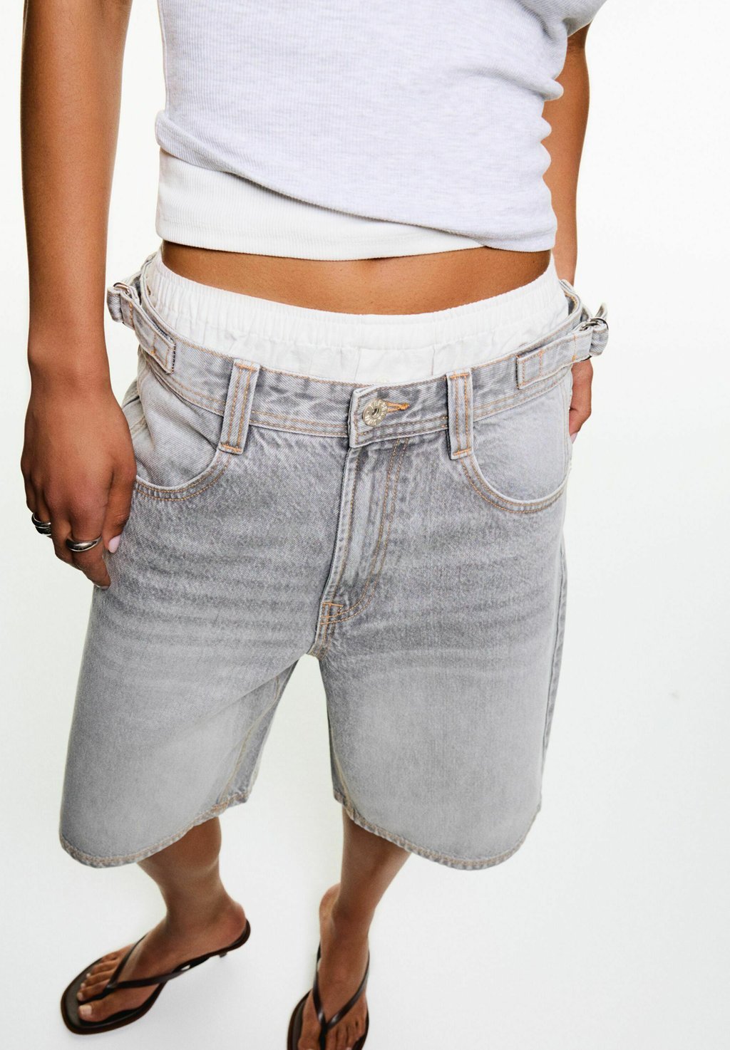 Джинсовые шорты Bershka, серый
Джинсовые шорты Bershka, серый