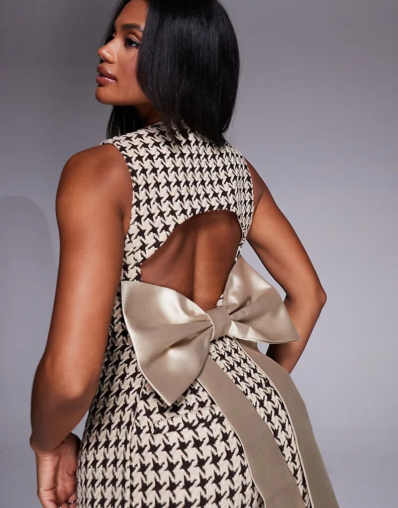 Жилет букле ASOS LUXE в клетку «гусиная лапка», с декорированными пуговицами и бантом сзади шоколадного цвета
Жилет букле ASOS LUXE в клетку «гусиная лапка», с декорированными пуговицами и бантом сзади шоколадного цвета