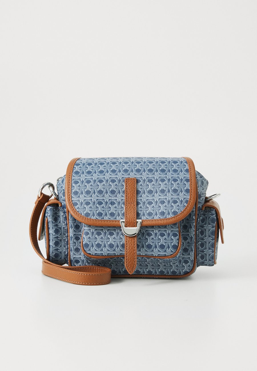 Сумка кросс-боди Coccinelle CAMPUS , Blue Denim/Cognac/Blue Denim
Сумка кросс-боди Coccinelle CAMPUS , Blue Denim/Cognac/Blue Denim