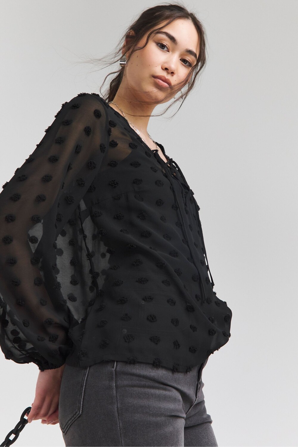 Блузка с завязкой спереди Simply Be, черный
Блузка с завязкой спереди Simply Be, черный