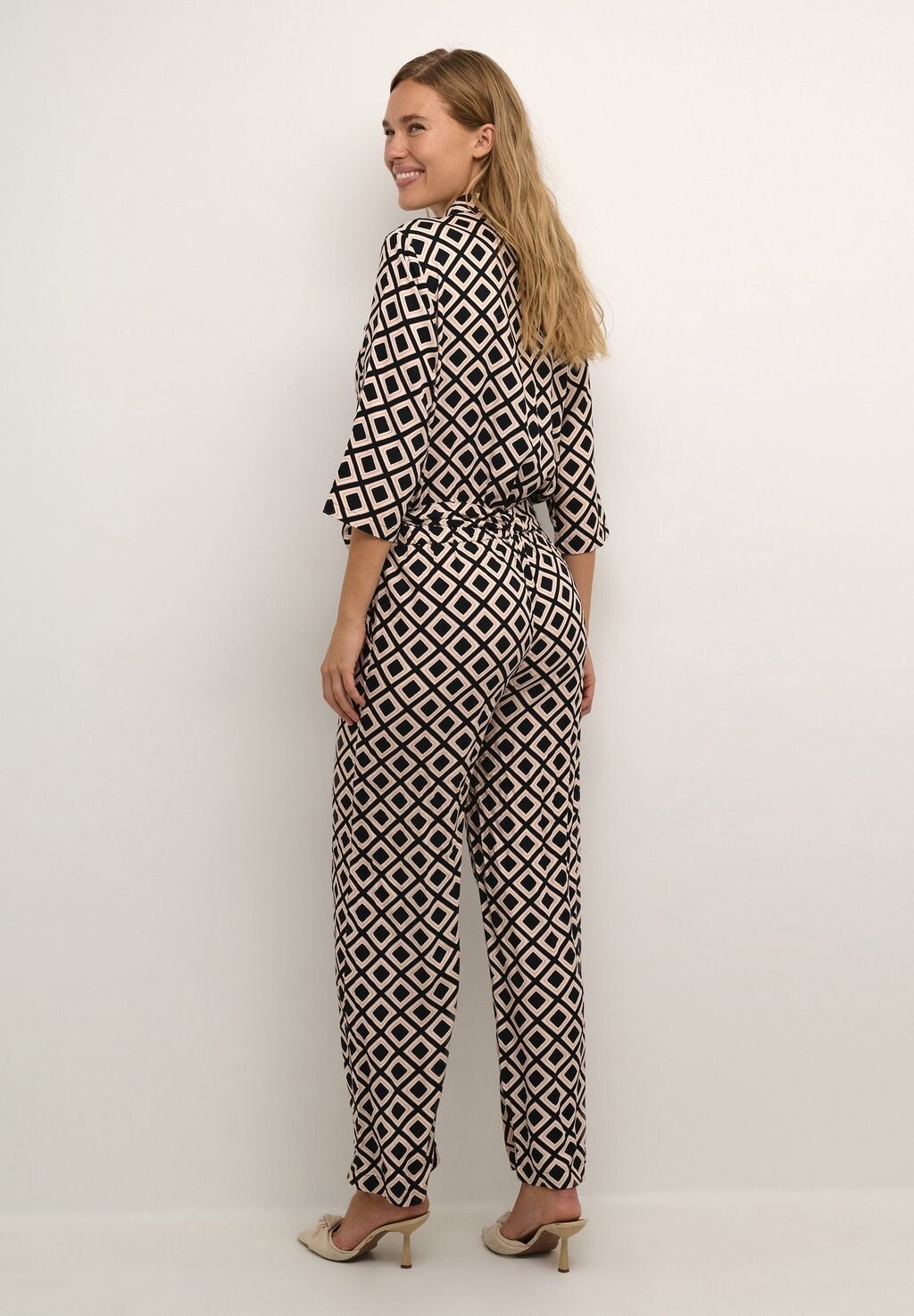 Комбинезон RUTIE Kaffe, черный
Комбинезон RUTIE Kaffe, черный