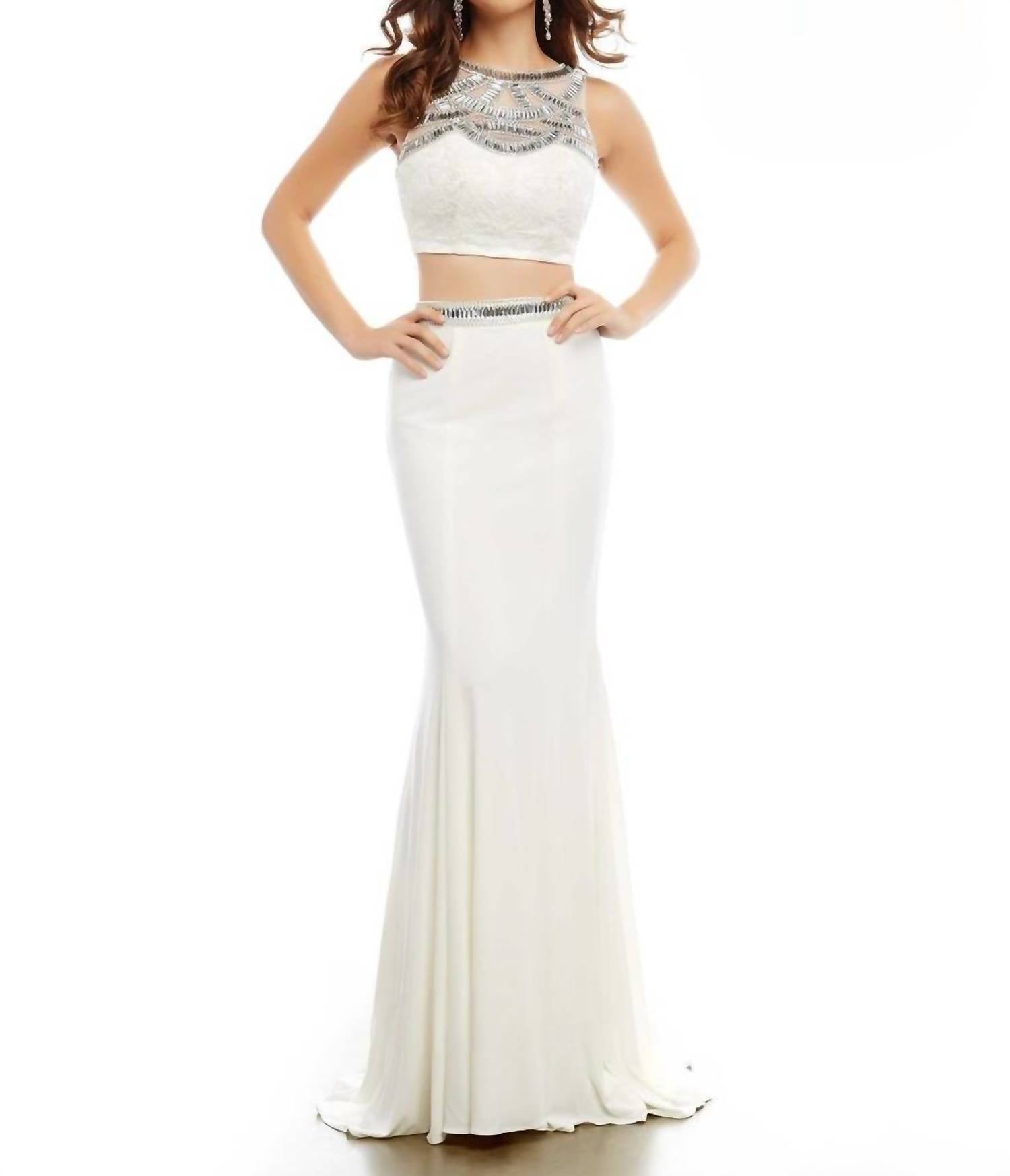 Платье из двух частей с драгоценными камнями цвета слоновой кости/золота Mac Duggal
Платье из двух частей с драгоценными камнями цвета слоновой кости/золота Mac Duggal