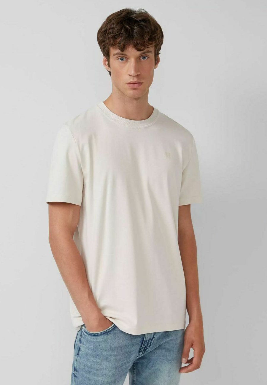 Футболка s.Oliver RUNDHALS-AUSSCHNITT KURZARM , Creme/Beige, Хаки, Футболка s.Oliver RUNDHALS-AUSSCHNITT KURZARM , Creme/Beige
Футболка s.Oliver RUNDHALS-AUSSCHNITT KURZARM , Creme/Beige, Хаки, Футболка s.Oliver RUNDHALS-AUSSCHNITT KURZARM , Creme/Beige