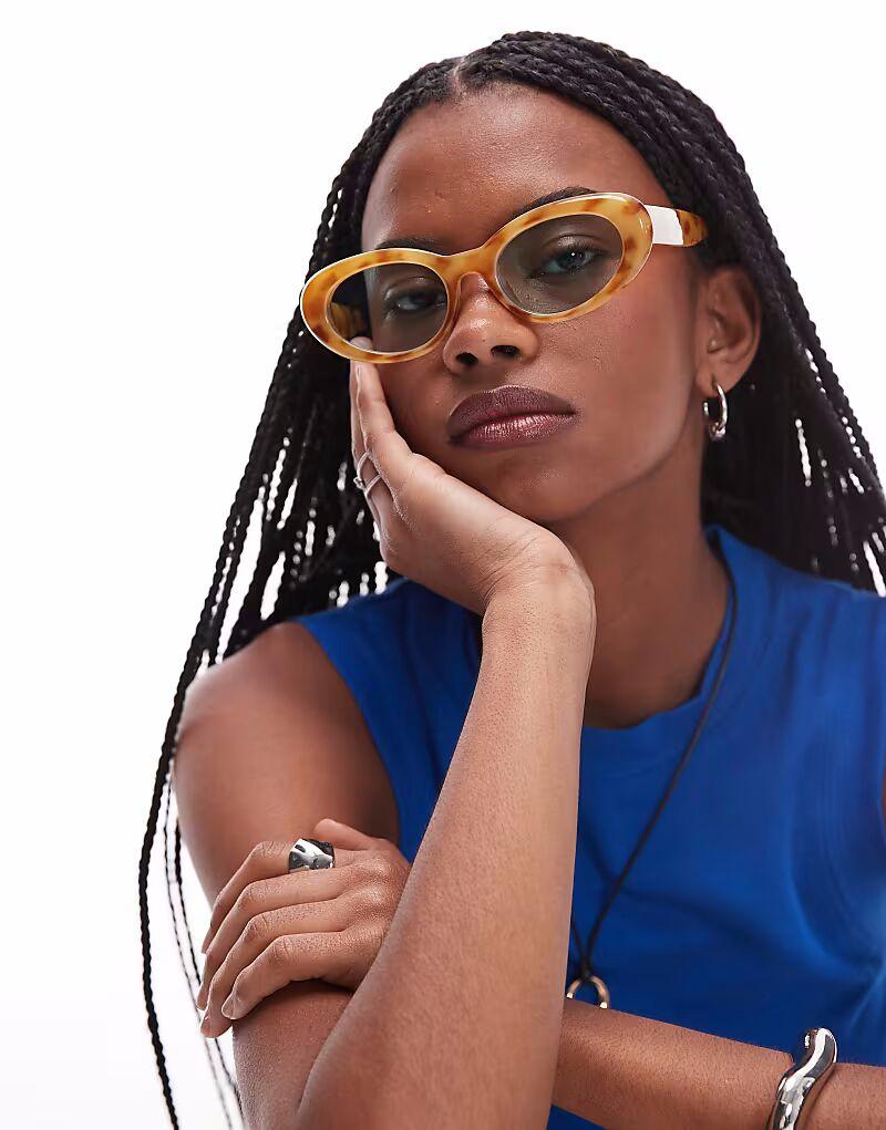 Круглые солнцезащитные очки Topshop Sicily в молочно-черепичной оправе
Круглые солнцезащитные очки Topshop Sicily в молочно-черепичной оправе