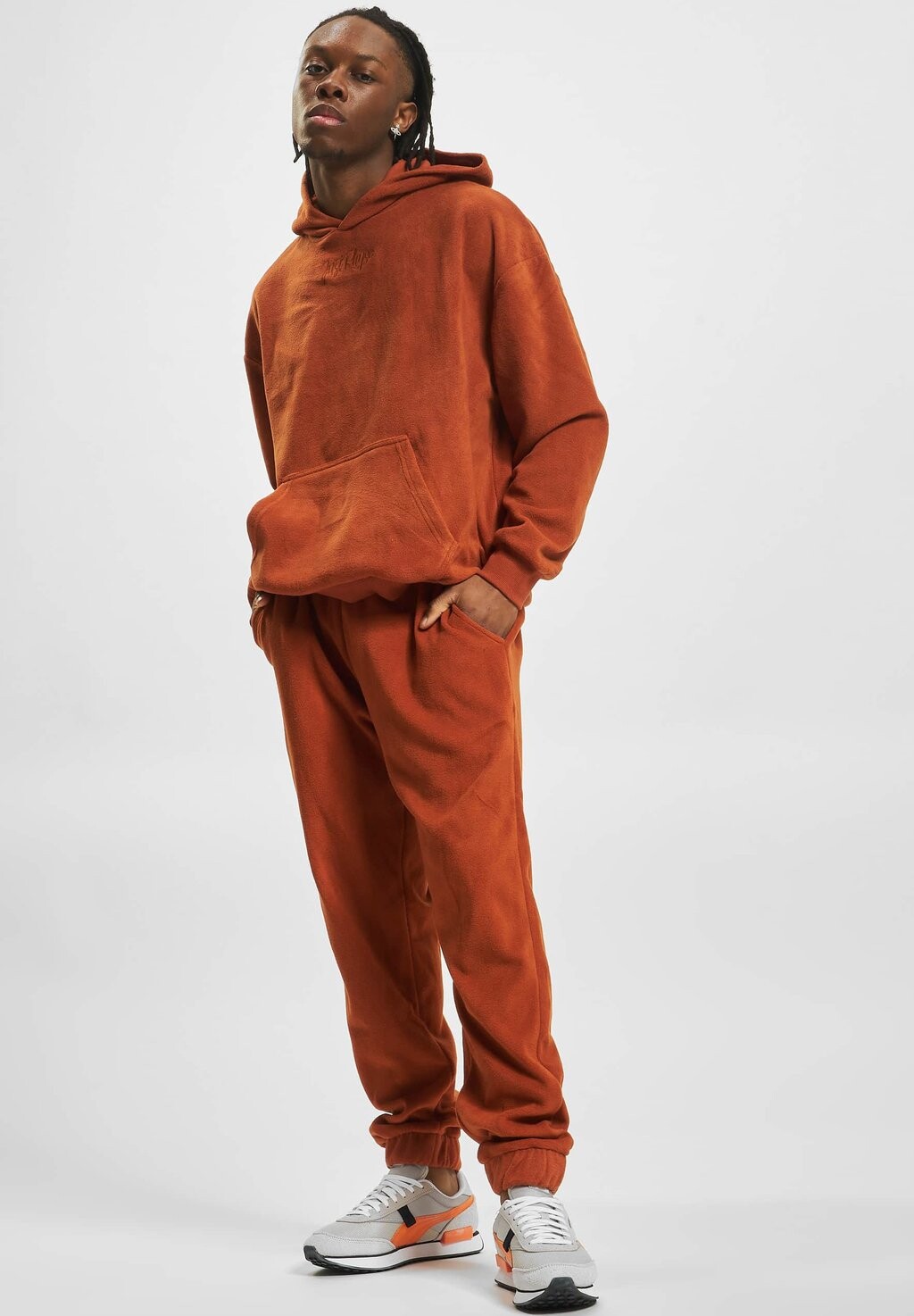 Спортивные штаны Rhyse Just Rhyse, Winterland коричневые
Спортивные штаны Rhyse Just Rhyse, Winterland коричневые