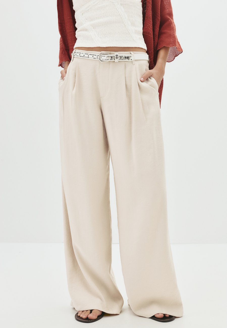 Брюки PULL&BEAR Trousers, Sand
Брюки PULL&BEAR Trousers, Sand
