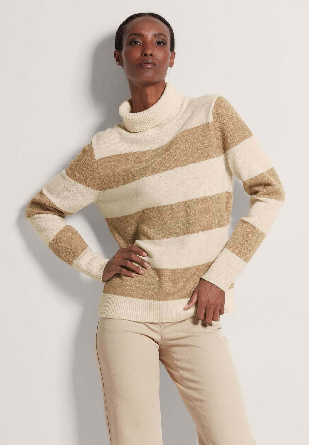 Джемпер MIT BLOCKSTREIFEN MADELEINE, серебряный
Джемпер MIT BLOCKSTREIFEN MADELEINE, серебряный