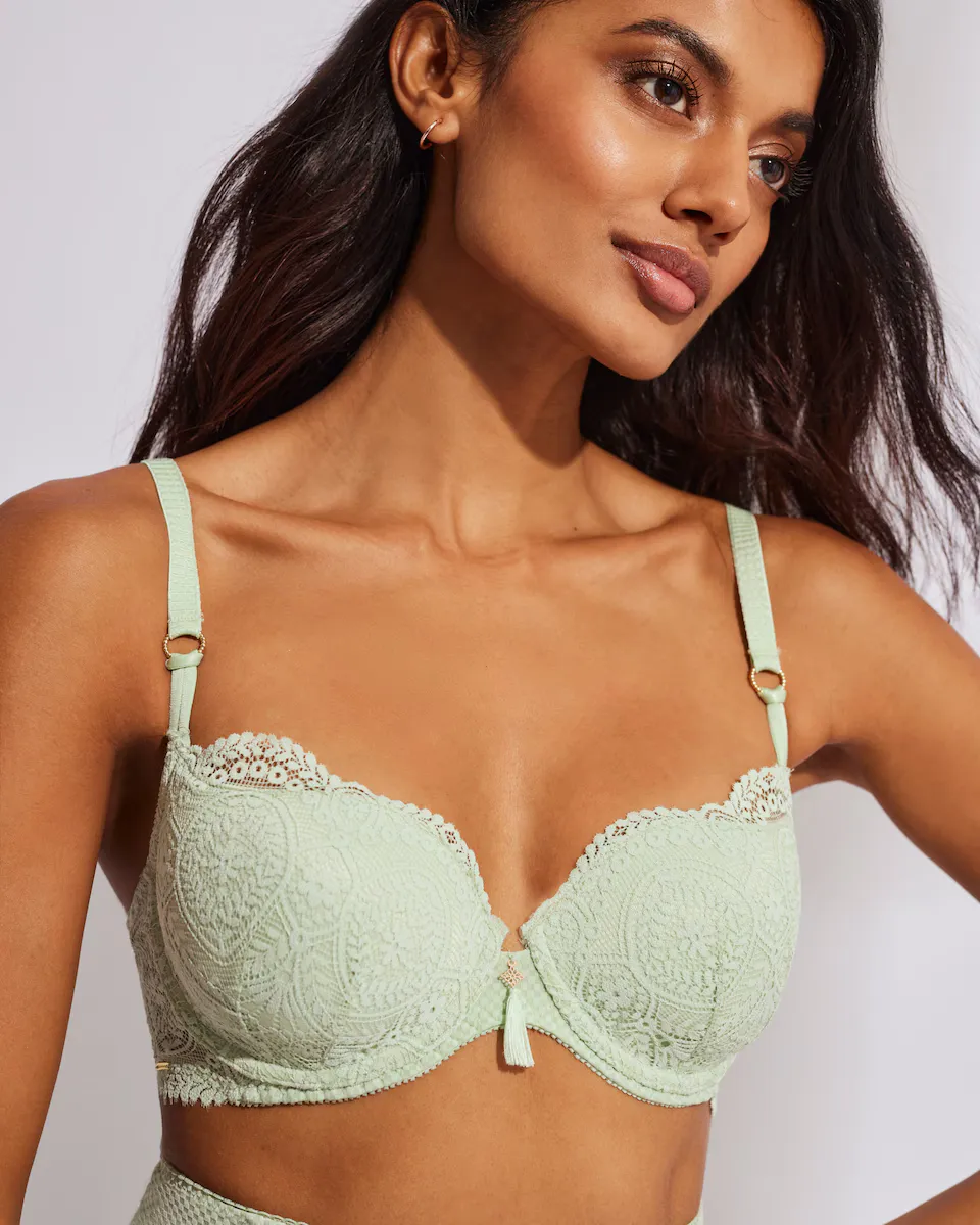 Бюстгальтер Essential с кружевной формованной чашкой Selmark, светло-зеленый 
Бюстгальтер Essential с кружевной формованной чашкой Selmark, светло-зеленый