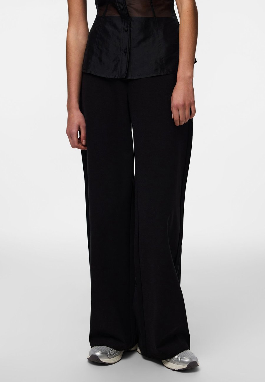 Брюки Pieces PCGUNHILD WIDE, Black
Брюки Pieces PCGUNHILD WIDE, Black