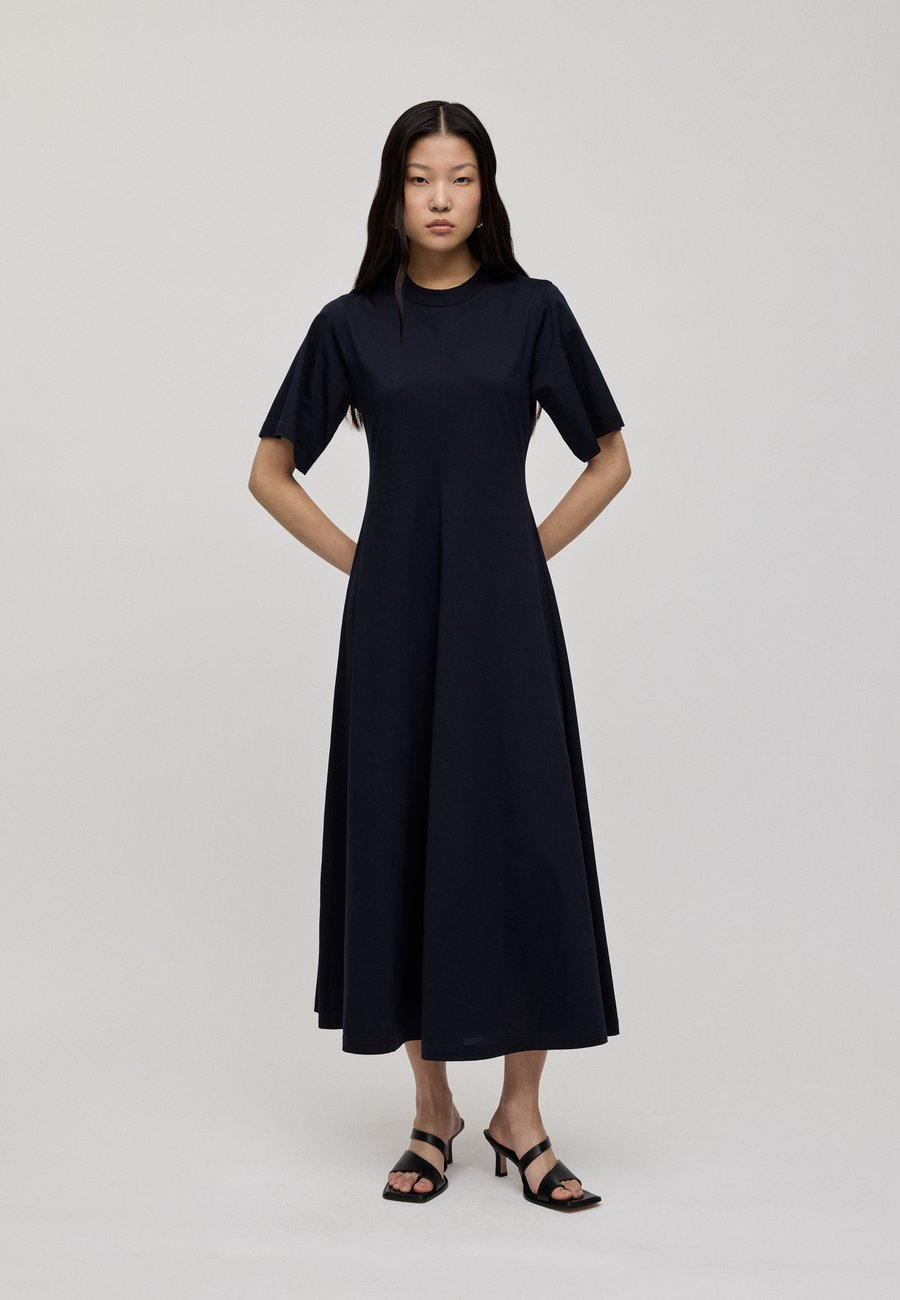 Платье IVY OAK FRANZISKA, Dunkle Marine/Blue
Платье IVY OAK FRANZISKA, Dunkle Marine/Blue