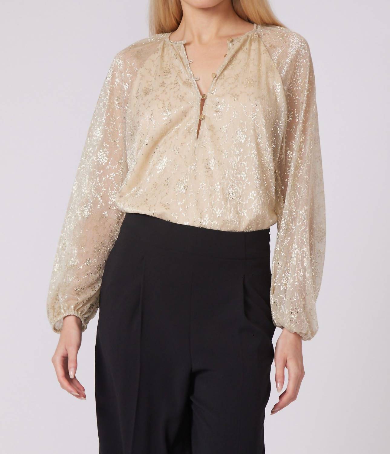 Блузка Kodi с принтом в виде золотой листвы GILNER FARRAR
Блузка Kodi с принтом в виде золотой листвы GILNER FARRAR