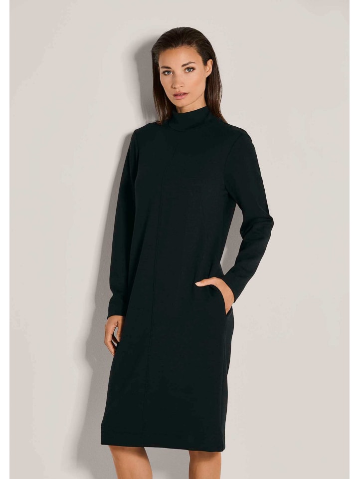 MADELEINE Трикотажное платье со стоячим воротником, средней длины, черного цвета
MADELEINE Трикотажное платье со стоячим воротником, средней длины, черного цвета