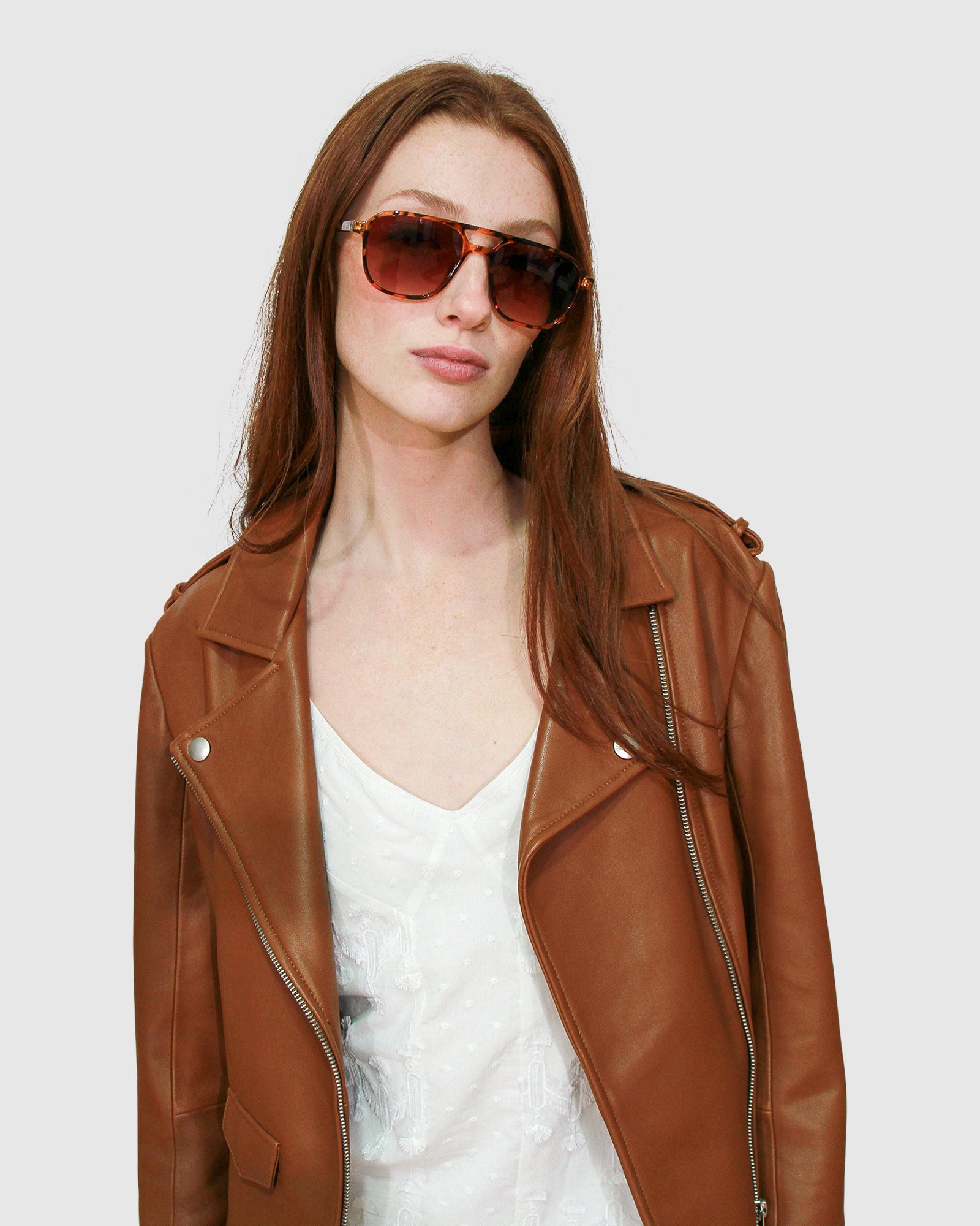 Женские солнцезащитные очки Belle&Bloom, цвет blonde tort
Женские солнцезащитные очки Belle&Bloom, цвет blonde tort