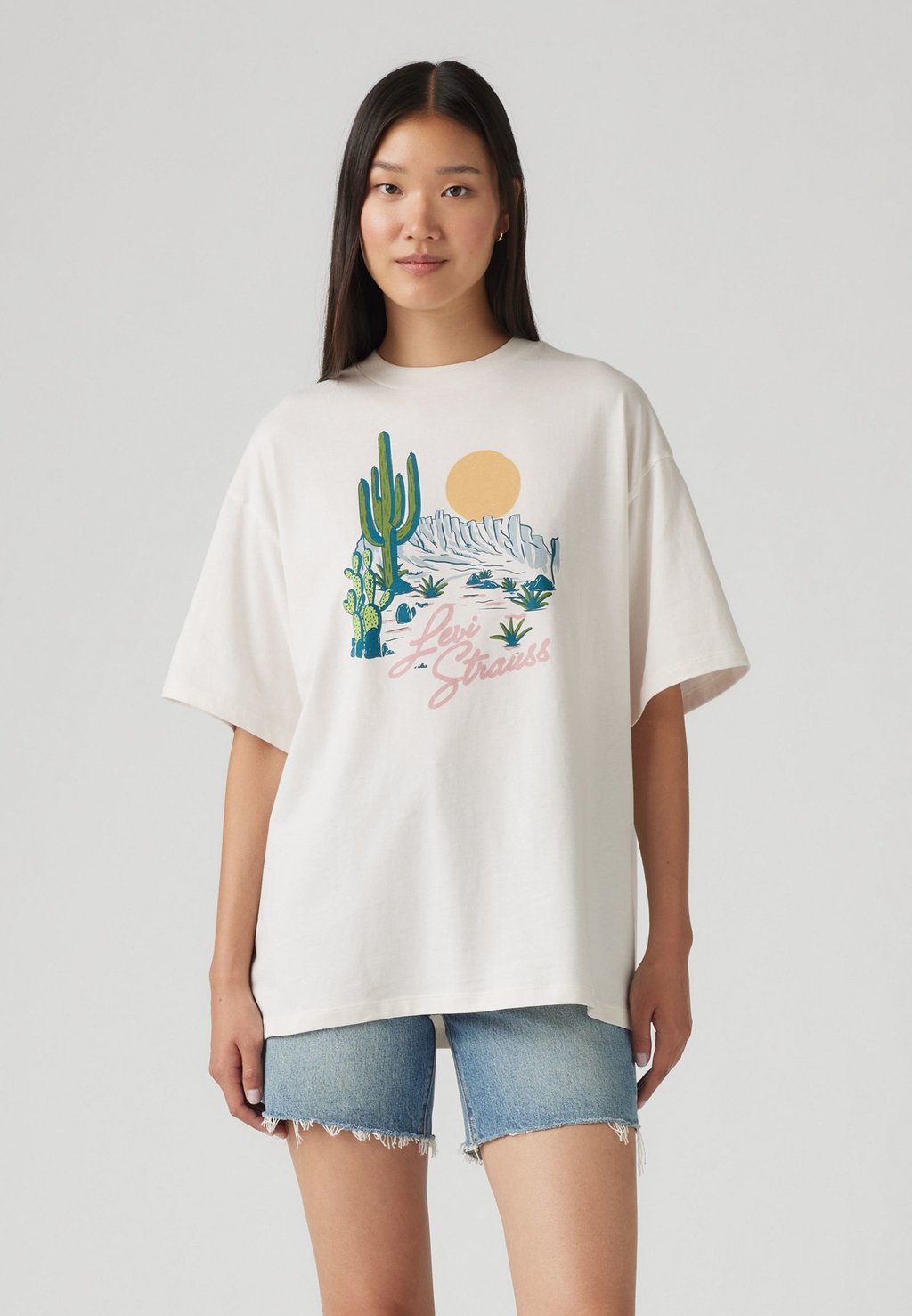 Футболка с принтом GRAPHIC STACK TEE Levi's, кремовый 
Футболка с принтом GRAPHIC STACK TEE Levi's, кремовый