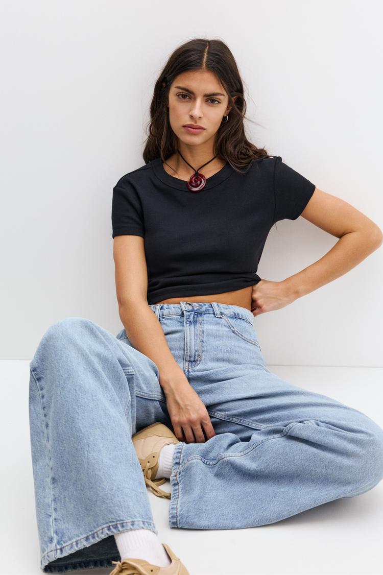 Укороченная футболка в рубчик Pull And Bear, черный
Укороченная футболка в рубчик Pull And Bear, черный