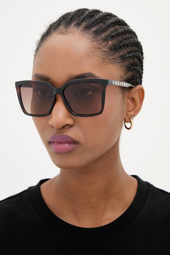 Солнцезащитные очки Guess, коричневый
Солнцезащитные очки Guess, коричневый