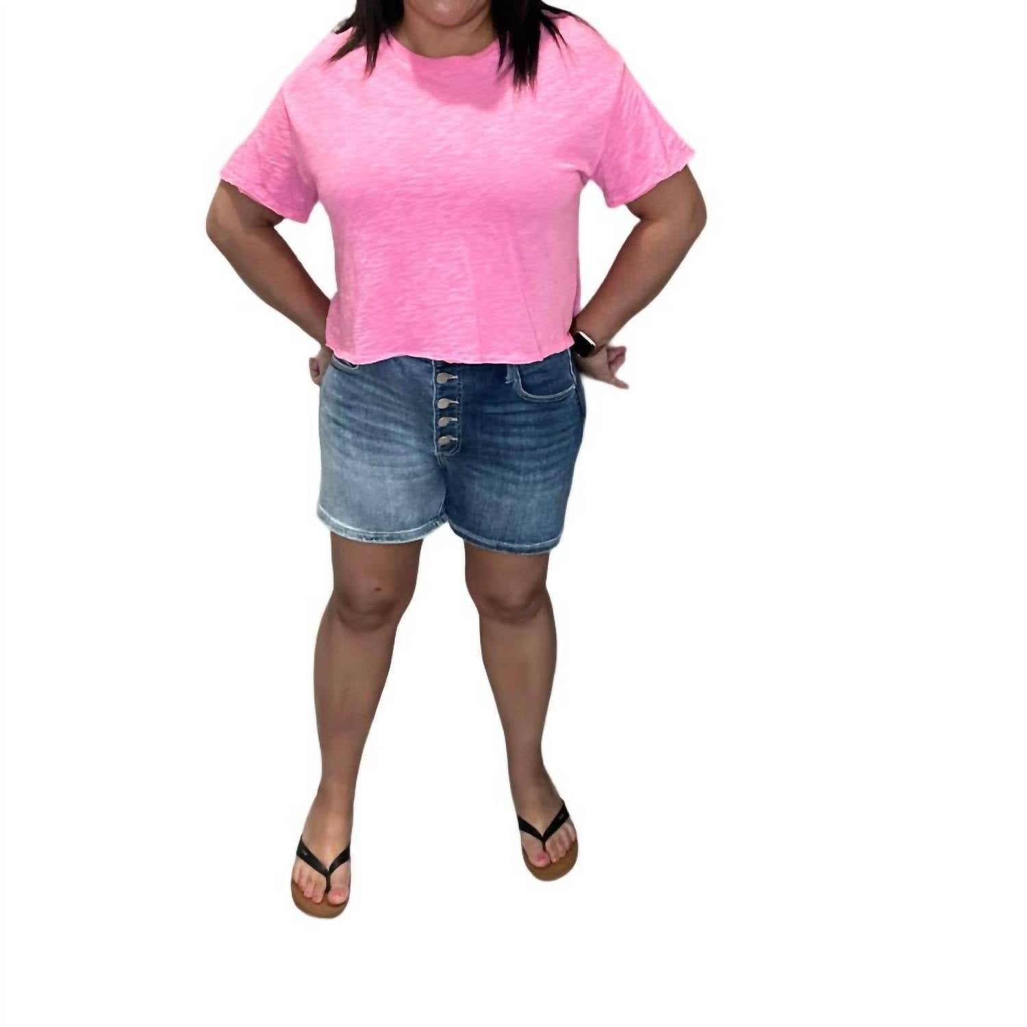 Контрастные шорты с застежкой на пуговицы и высокой талией в средне-синем/темно-синем цвете RISEN
Контрастные шорты с застежкой на пуговицы и высокой талией в средне-синем/темно-синем цвете RISEN