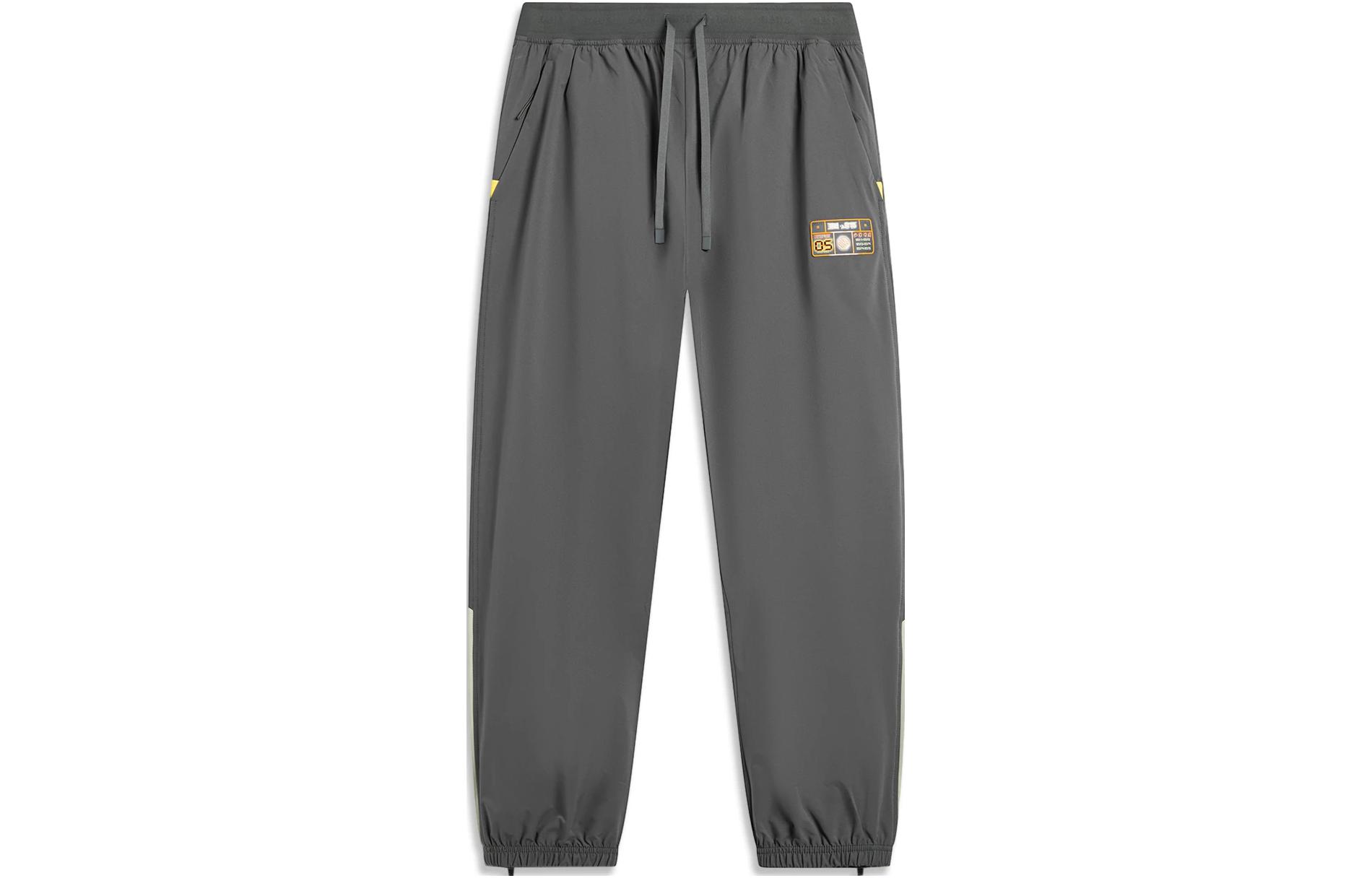 LiNing Badfive Seven Cities Alliance Трикотажные спортивные брюки Мужские Агаровый черный Экрю, Сандаловый черный Экрю
LiNing Badfive Seven Cities Alliance Трикотажные спортивные брюки Мужские Агаровый черный Экрю, Сандаловый черный Экрю