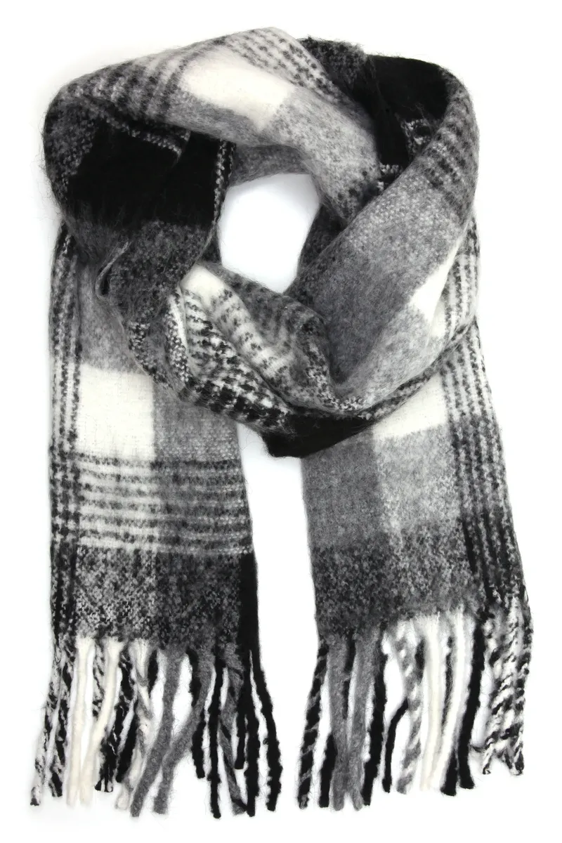 COLLEZIONE ALESSANDRO модный шарф "Beth" в клетку с бахромой, черный
COLLEZIONE ALESSANDRO модный шарф "Beth" в клетку с бахромой, черный