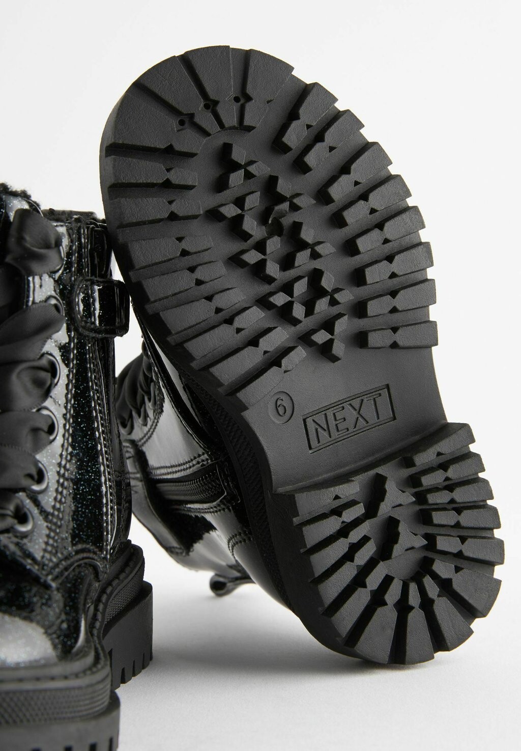 Зимние ботинки CHUNKY Next, черный
Зимние ботинки CHUNKY Next, черный