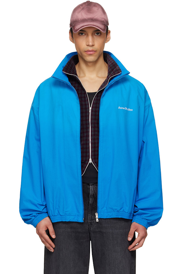 Acne Studios Куртка с синим логотипом и застежкой-молнией
Acne Studios Куртка с синим логотипом и застежкой-молнией