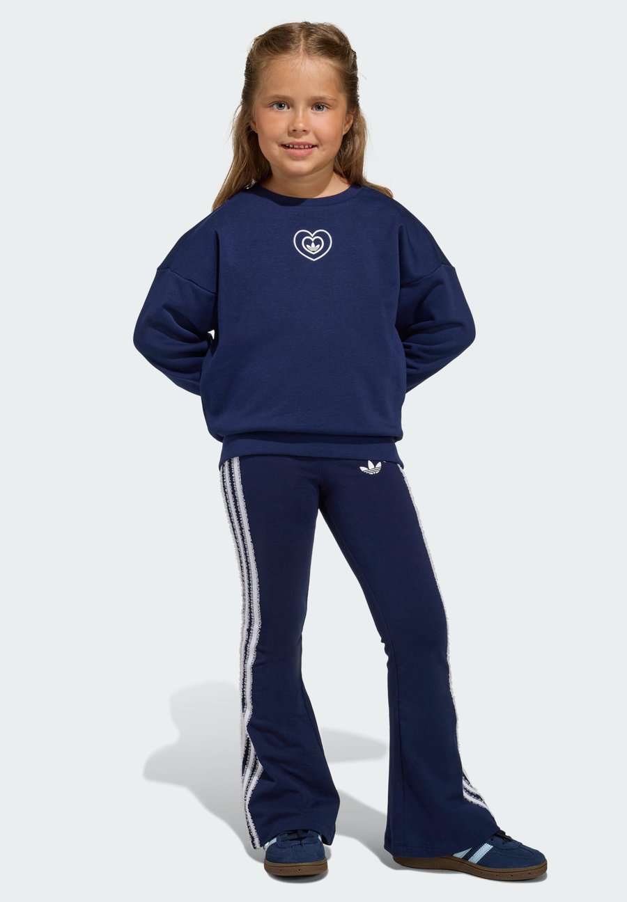 Толстовка Adidas Originals DISNEY CREW FLARED SET, Night Indigo/Dark Blue
Толстовка Adidas Originals DISNEY CREW FLARED SET, Night Indigo/Dark Blue