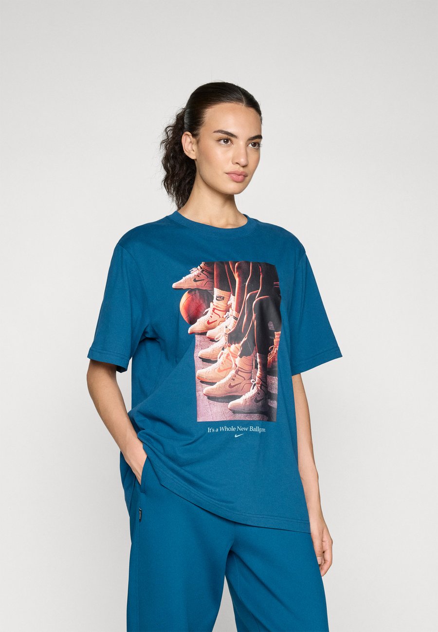 Футболка Nike Performance TEE PHOTO, Blue Force/Blue, Синий, Футболка Nike Performance TEE PHOTO, Blue Force/Blue
Футболка Nike Performance TEE PHOTO, Blue Force/Blue, Синий, Футболка Nike Performance TEE PHOTO, Blue Force/Blue