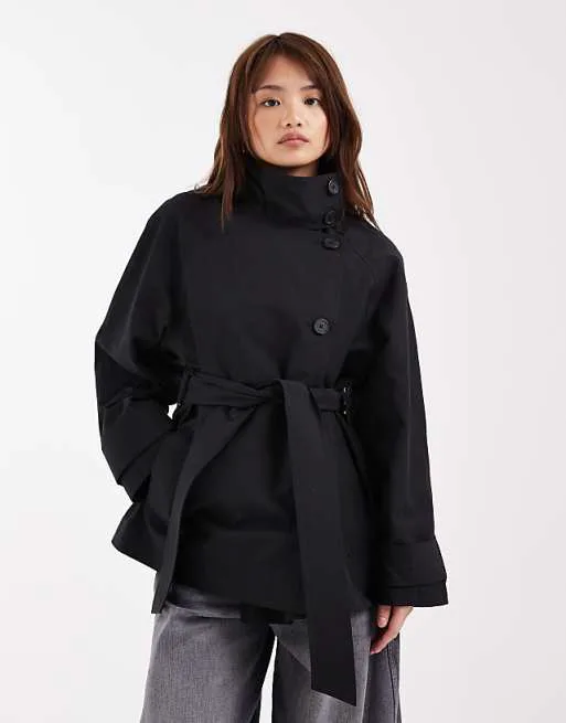 Черный тренч с поясом и воротником-воронкой ASOS DESIGN Petite
Черный тренч с поясом и воротником-воронкой ASOS DESIGN Petite