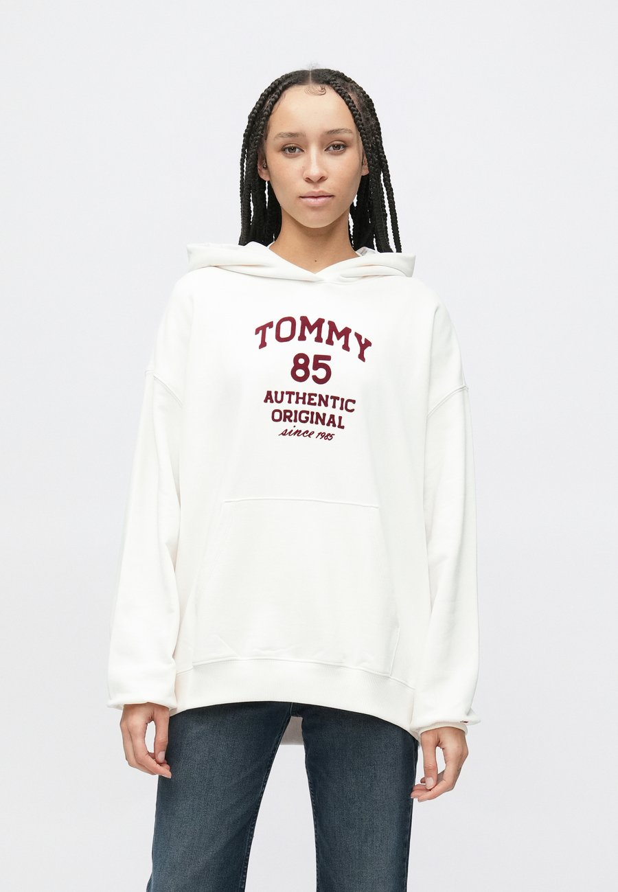 Толстовка Tommy Jeans HOODIE, Ancient White/White, Белый, Толстовка Tommy Jeans HOODIE, Ancient White/White
Толстовка Tommy Jeans HOODIE, Ancient White/White, Белый, Толстовка Tommy Jeans HOODIE, Ancient White/White