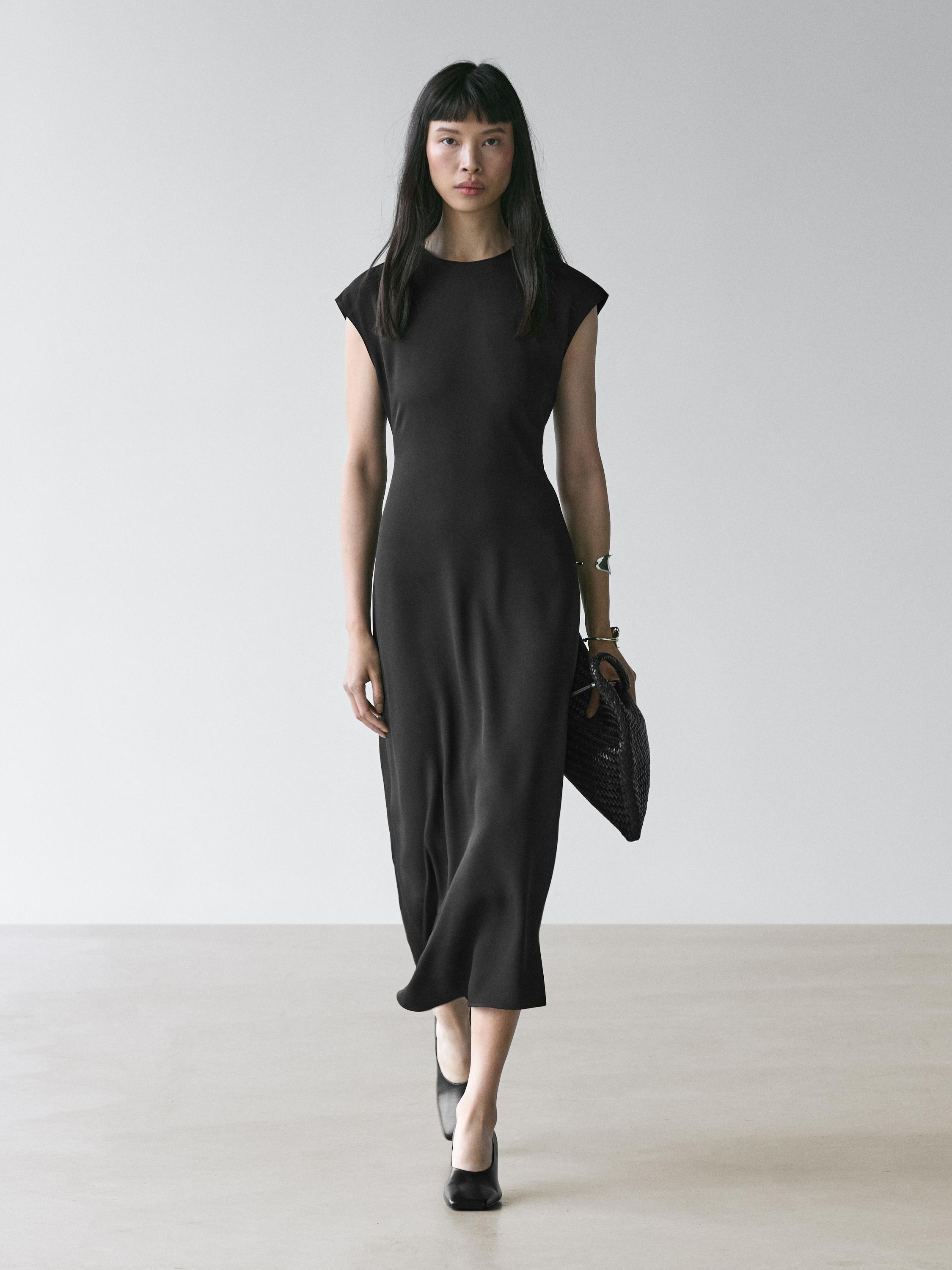 Летящее платье с коротким рукавом Massimo Dutti, black
Летящее платье с коротким рукавом Massimo Dutti, black