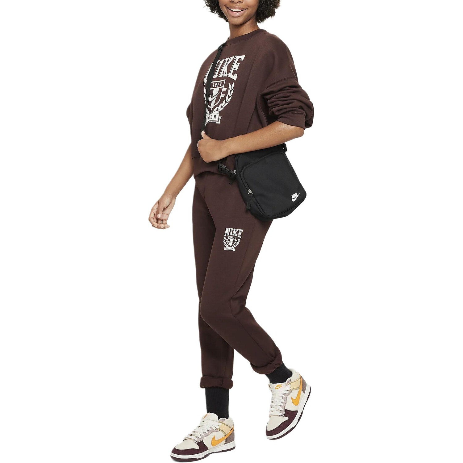 Детские трикотажные спортивные штаны Nike, коричневый 
Детские трикотажные спортивные штаны Nike, коричневый