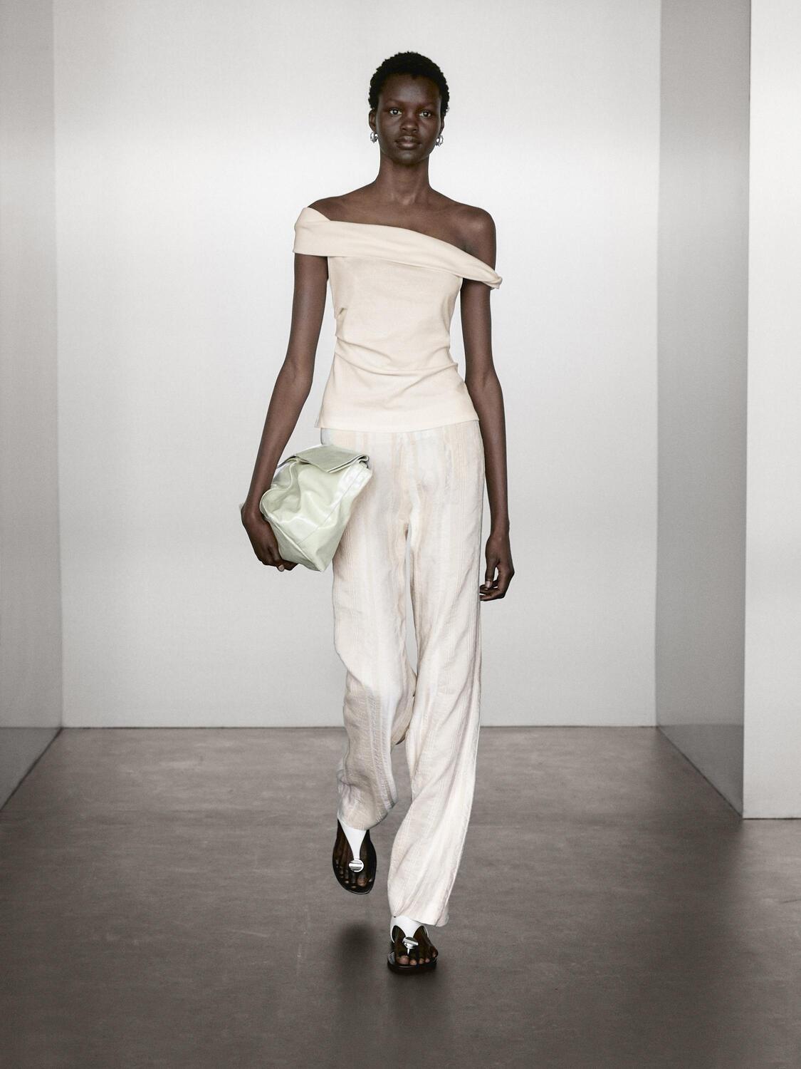 Драпированный топ без бретелек Massimo Dutti, кремовый
Драпированный топ без бретелек Massimo Dutti, кремовый