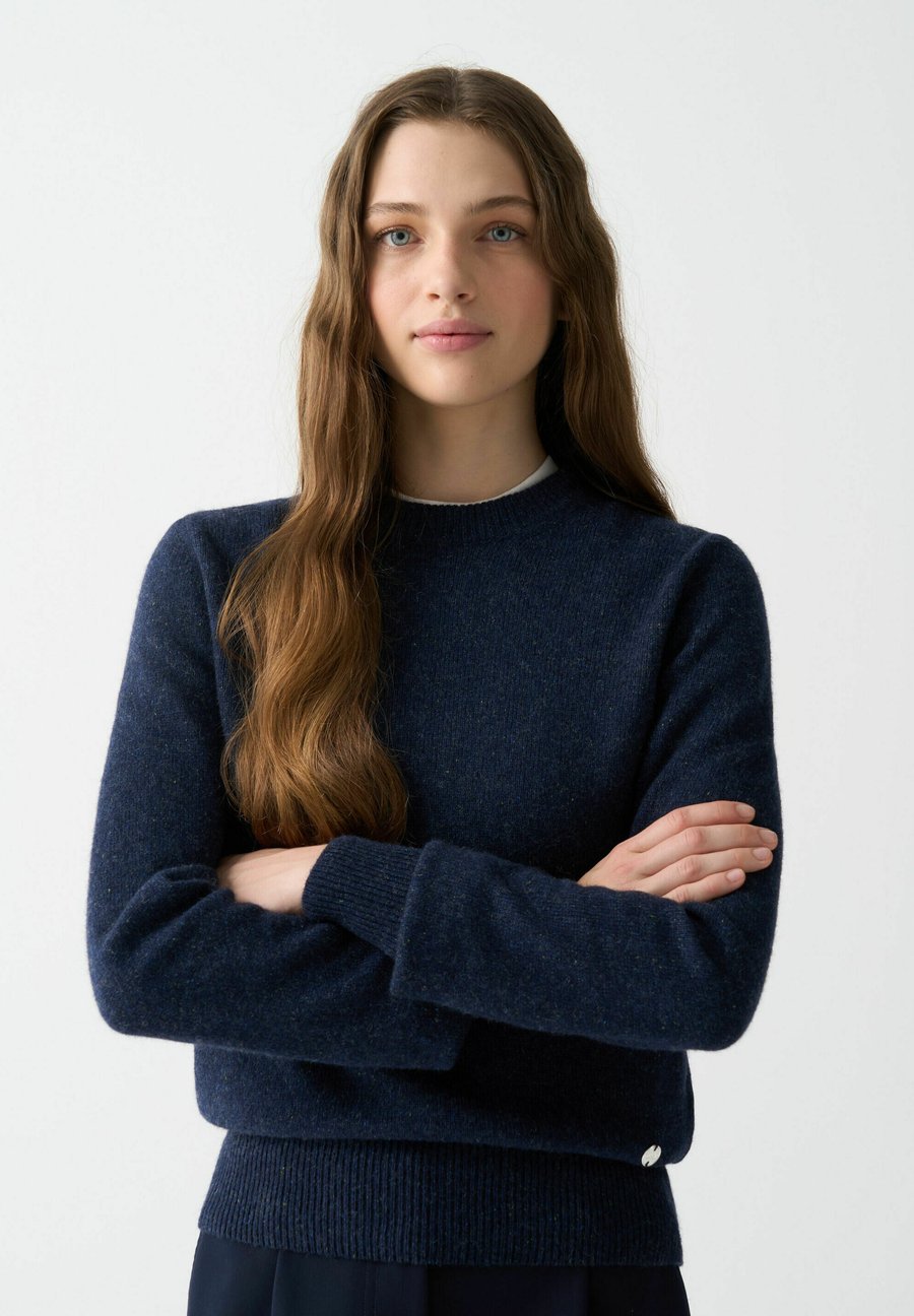 Джемпер Colmar Originals MELANGE , 68/Dark Blue
Джемпер Colmar Originals MELANGE , 68/Dark Blue