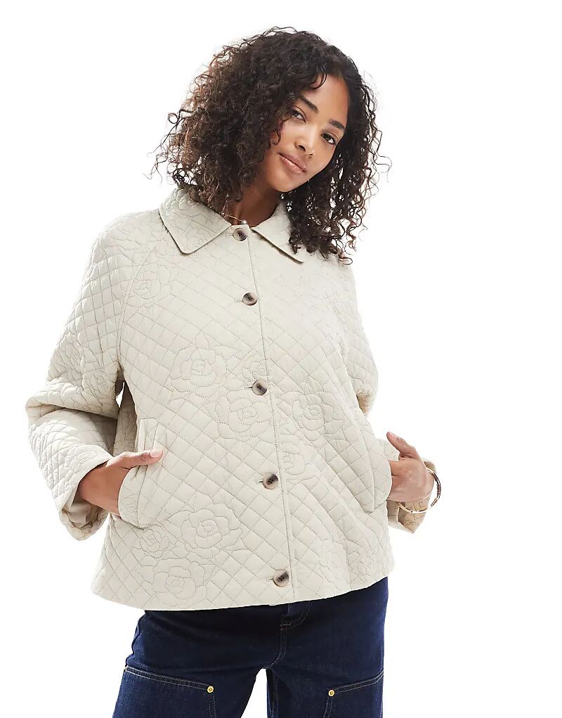 Стеганая куртка с вышитыми розами в кремовом цвете
Стеганая куртка с вышитыми розами в кремовом цвете