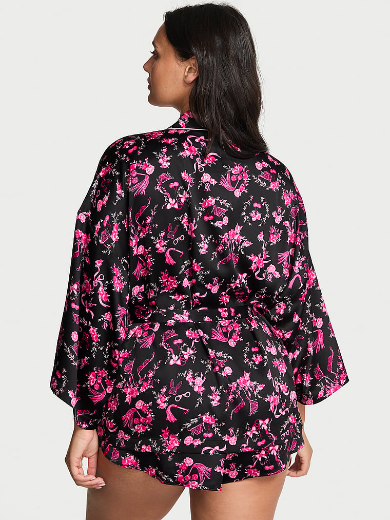Мини-Халат из глазурованного атласа Victoria'S Secret, black/pretty blossom floral print
Мини-Халат из глазурованного атласа Victoria'S Secret, black/pretty blossom floral print