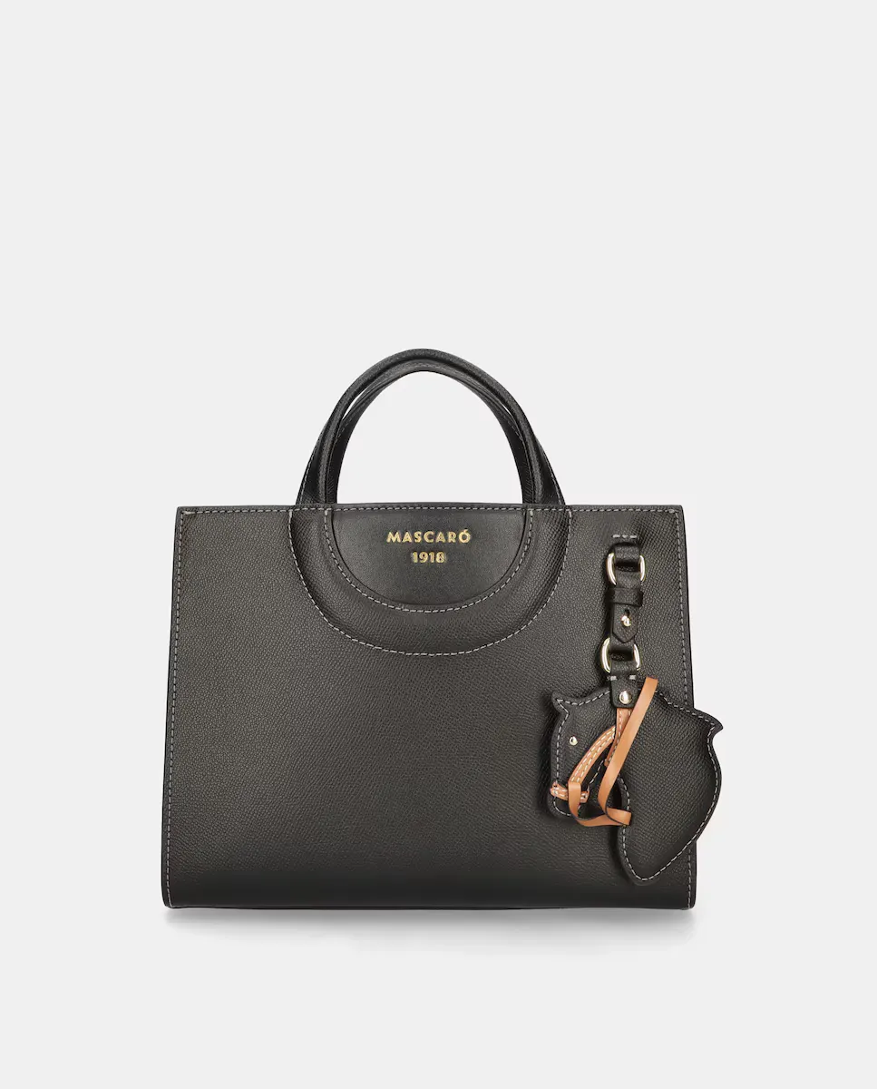 Черная кожаная сумка через плечо с функциональными деталями и элегантной формой Mascaró, черный
Черная кожаная сумка через плечо с функциональными деталями и элегантной формой Mascaró, черный