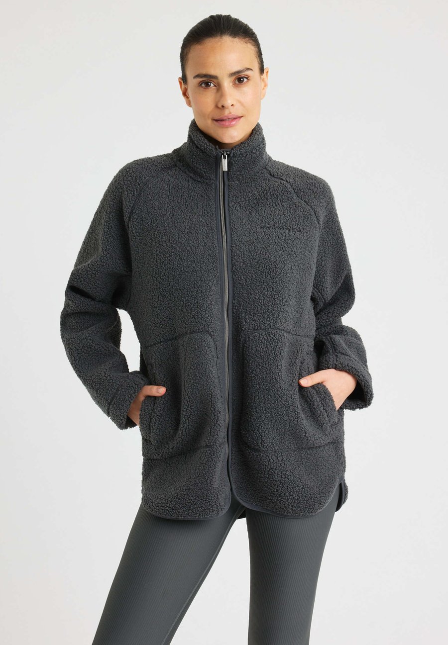 Флисовая куртка Röhnisch CLOUD, Phantom/Dark Grey
Флисовая куртка Röhnisch CLOUD, Phantom/Dark Grey