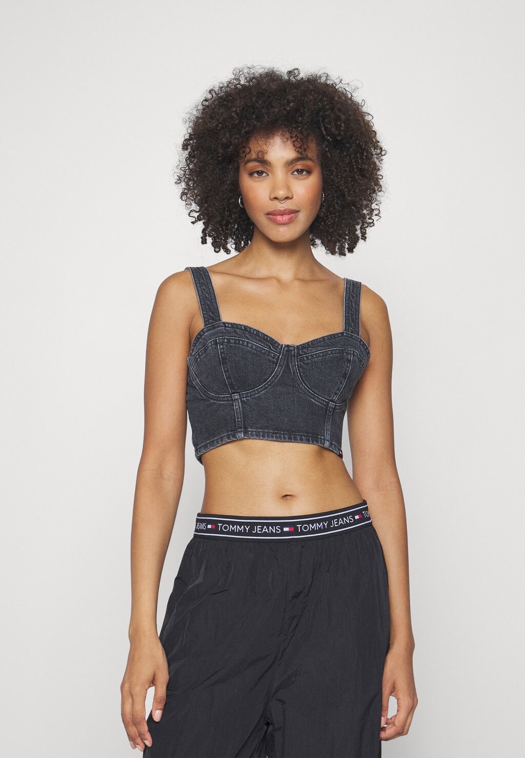 Топ BUSTIER Tommy Jeans, черный деним
Топ BUSTIER Tommy Jeans, черный деним