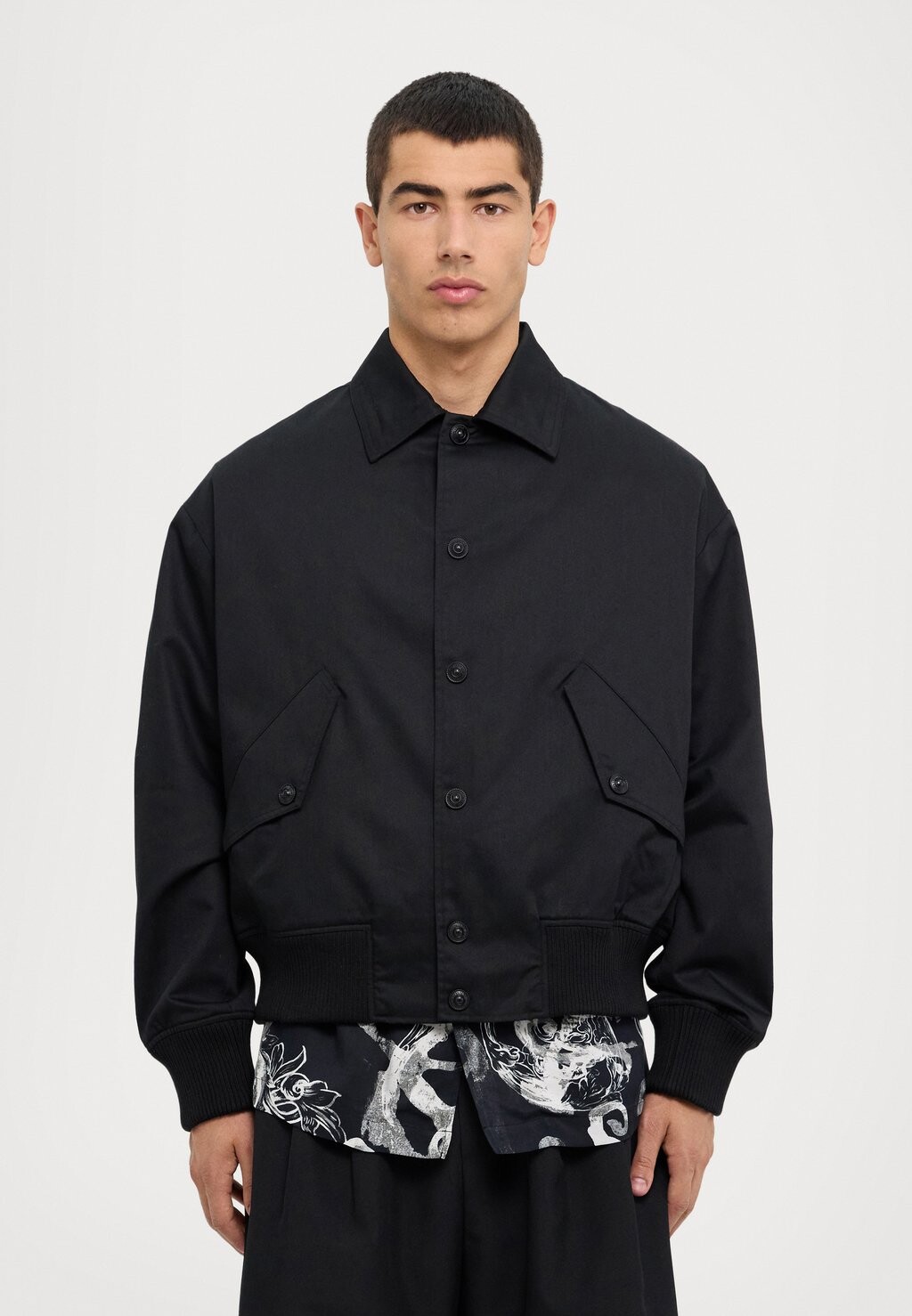 Куртка-бомбер SAVAGE Versace, черный
Куртка-бомбер SAVAGE Versace, черный