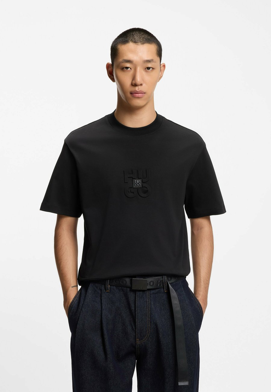 Футболка HUGO DEBOSTAC, Black One/Black, Черный, Футболка HUGO DEBOSTAC, Black One/Black
Футболка HUGO DEBOSTAC, Black One/Black, Черный, Футболка HUGO DEBOSTAC, Black One/Black