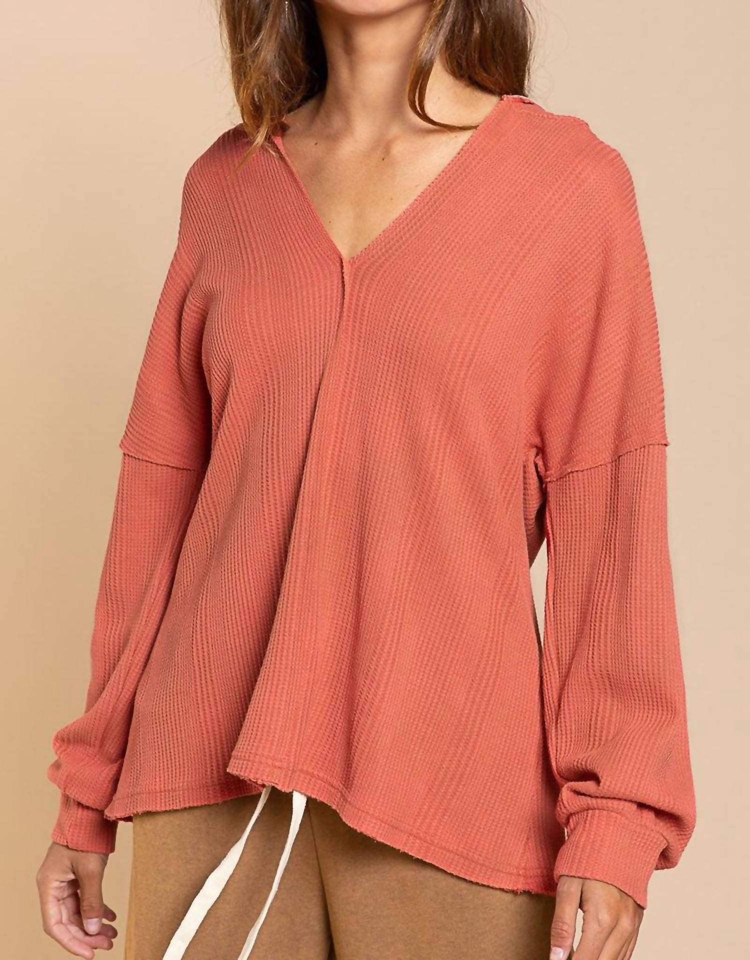 Вязаный топ со звездами в цвете лососево-розовый POL
Вязаный топ со звездами в цвете лососево-розовый POL