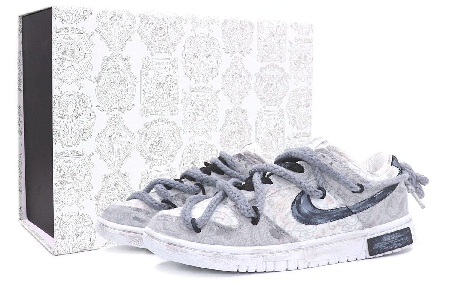 Кроссовки Nike Dunk Skateboarding Shoes Women's Low-top Gray/Black, серый/черный
Кроссовки Nike Dunk Skateboarding Shoes Women's Low-top Gray/Black, серый/черный