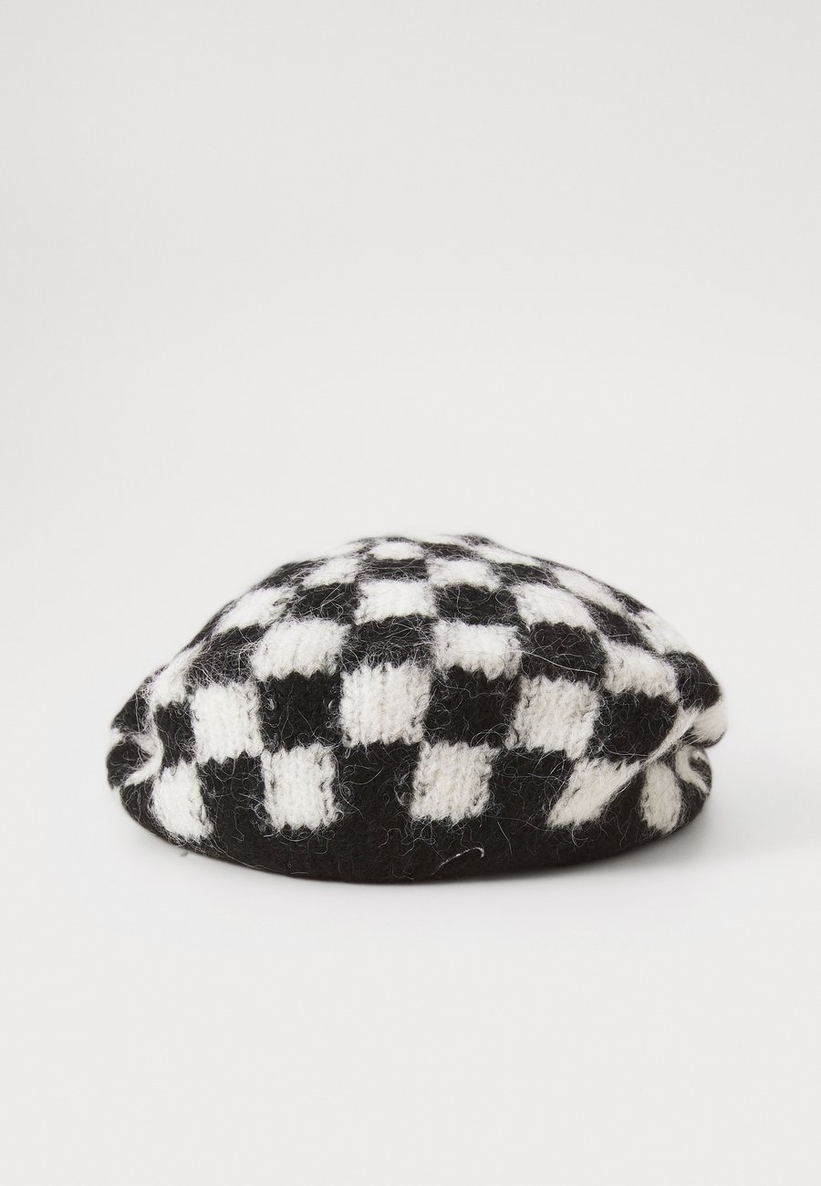 Шапка Cras BERET, White/Black/Black
Шапка Cras BERET, White/Black/Black