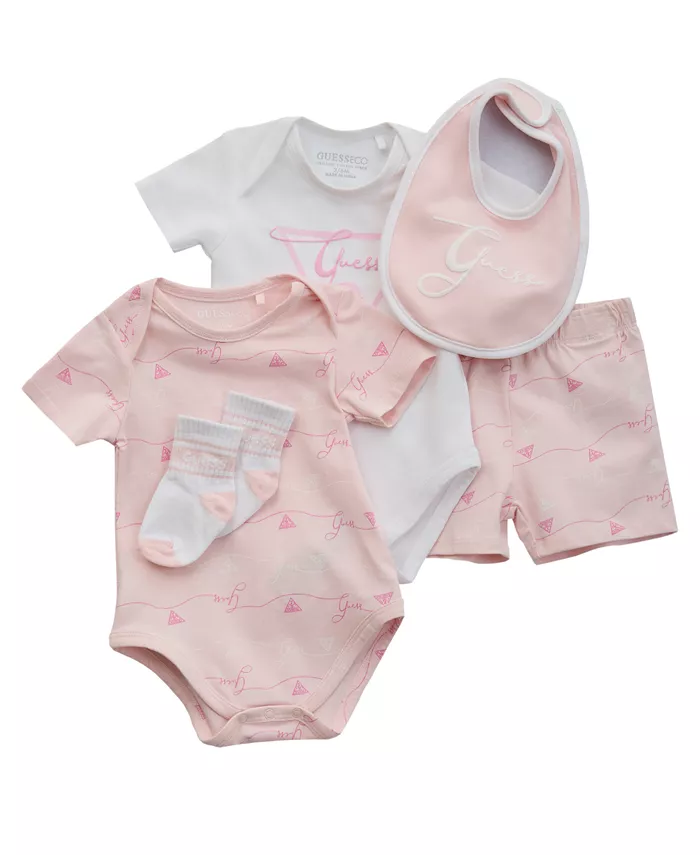 Комплект для девочек: 5 предметов (боди, шорты, слюнявчик и носочки) GUESS
Комплект для девочек: 5 предметов (боди, шорты, слюнявчик и носочки) GUESS