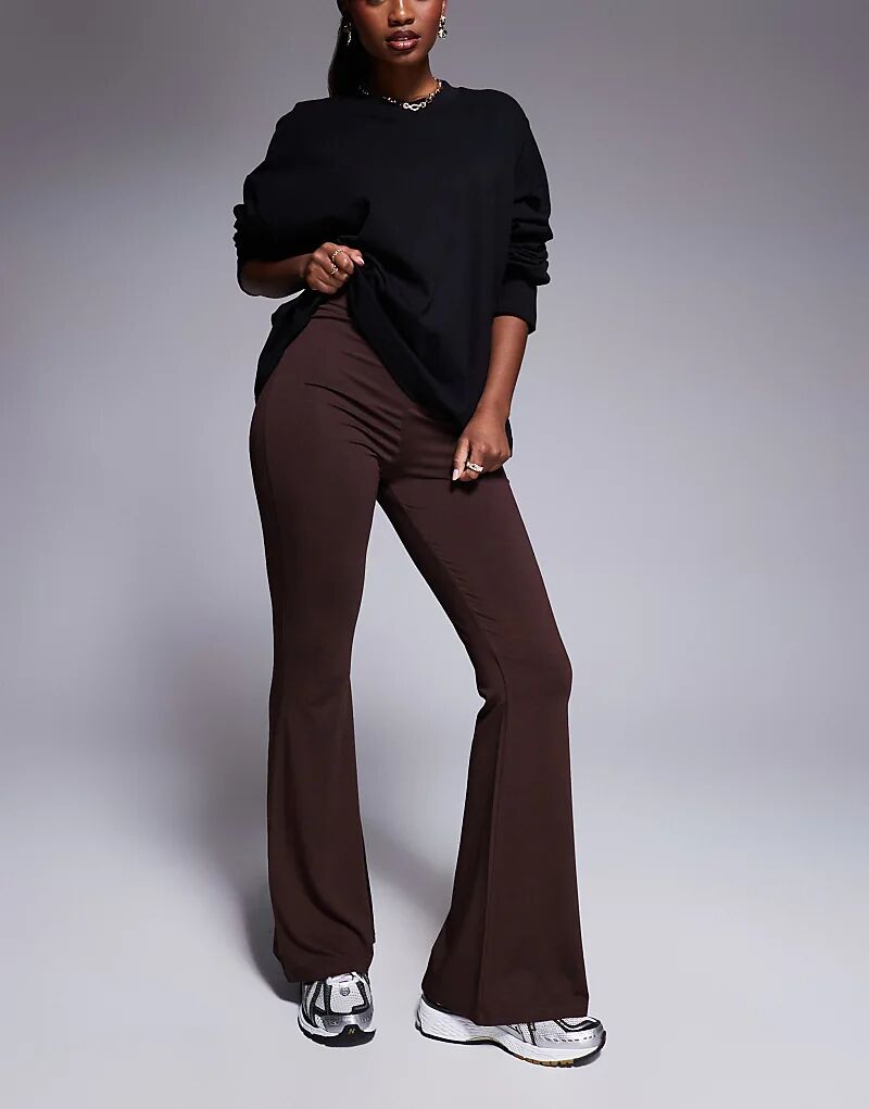 Облегающие леггинсы-клеш шоколадного цвета ASOS DESIGN 
Облегающие леггинсы-клеш шоколадного цвета ASOS DESIGN