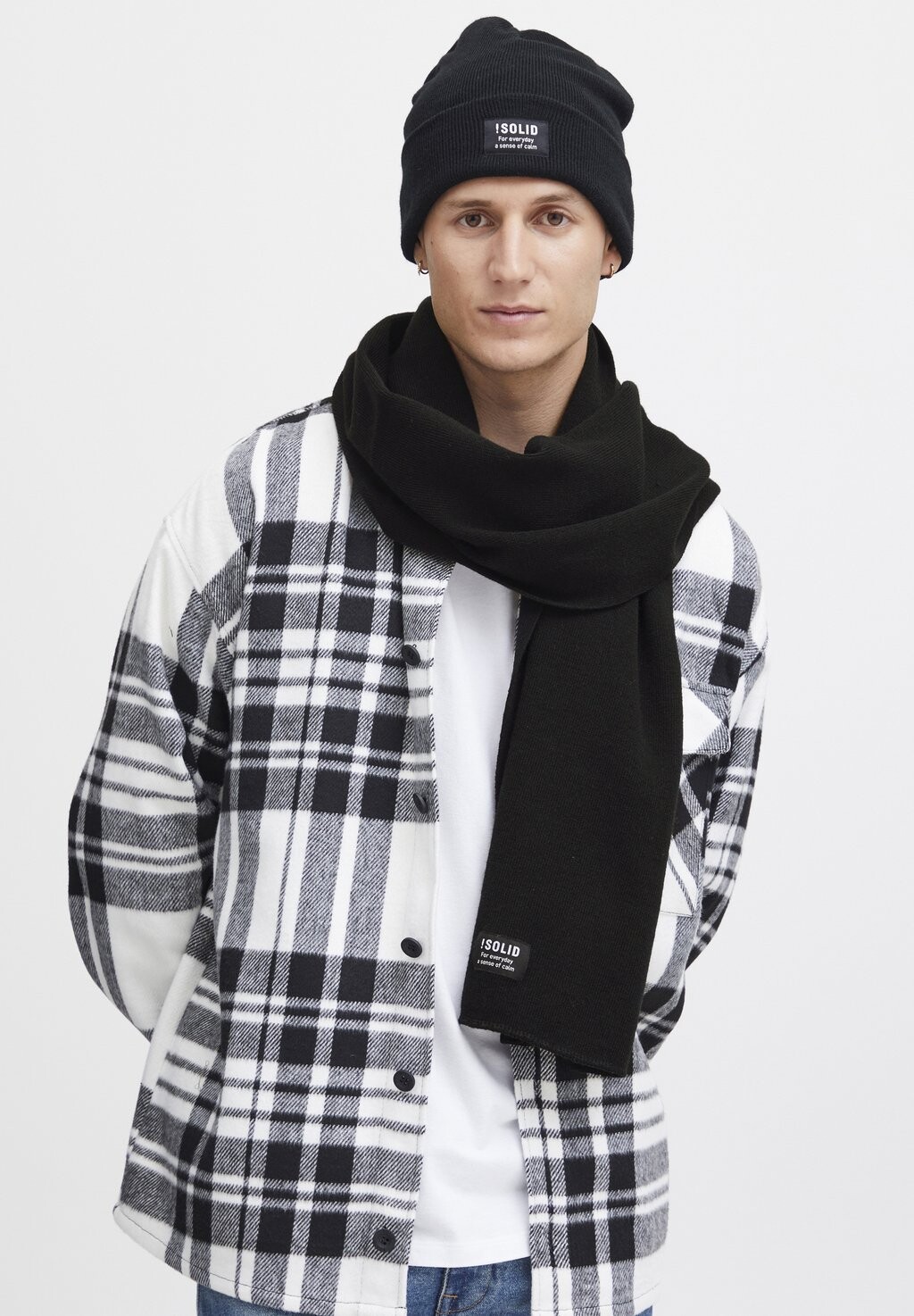 Шарф SDIRWON Solid, цвет true black 
Шарф SDIRWON Solid, цвет true black