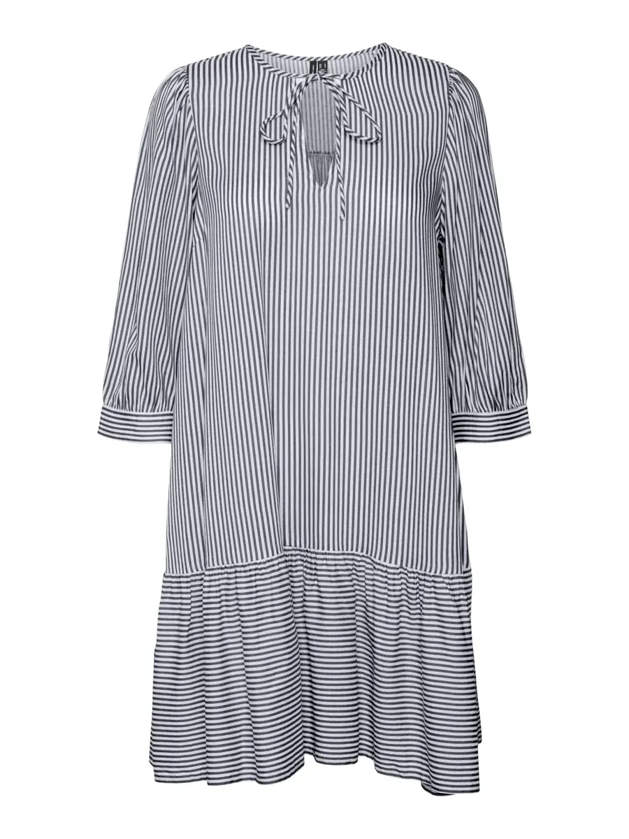 Платье-туника Vero Moda "VMBUMPY 3/4 STRING TUNIC WVN GA", с воланом, цвет Snow White Stripes:Night Sky
Платье-туника Vero Moda "VMBUMPY 3/4 STRING TUNIC WVN GA", с воланом, цвет Snow White Stripes:Night Sky