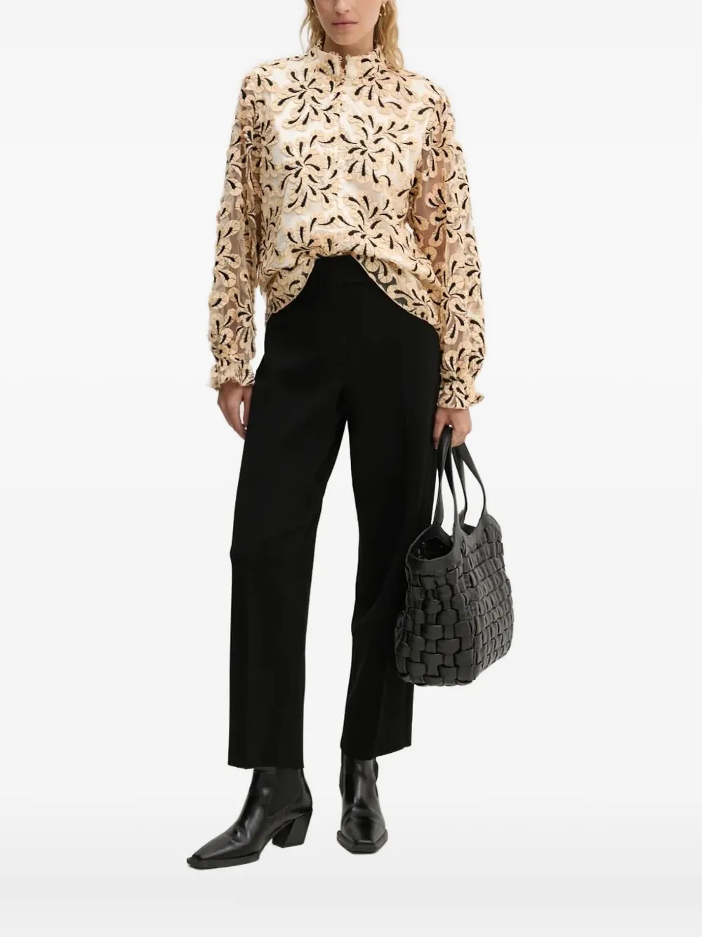 Блузка с оборками и цветочной вышивкой Bruuns Bazaar, нейтральный
Блузка с оборками и цветочной вышивкой Bruuns Bazaar, нейтральный